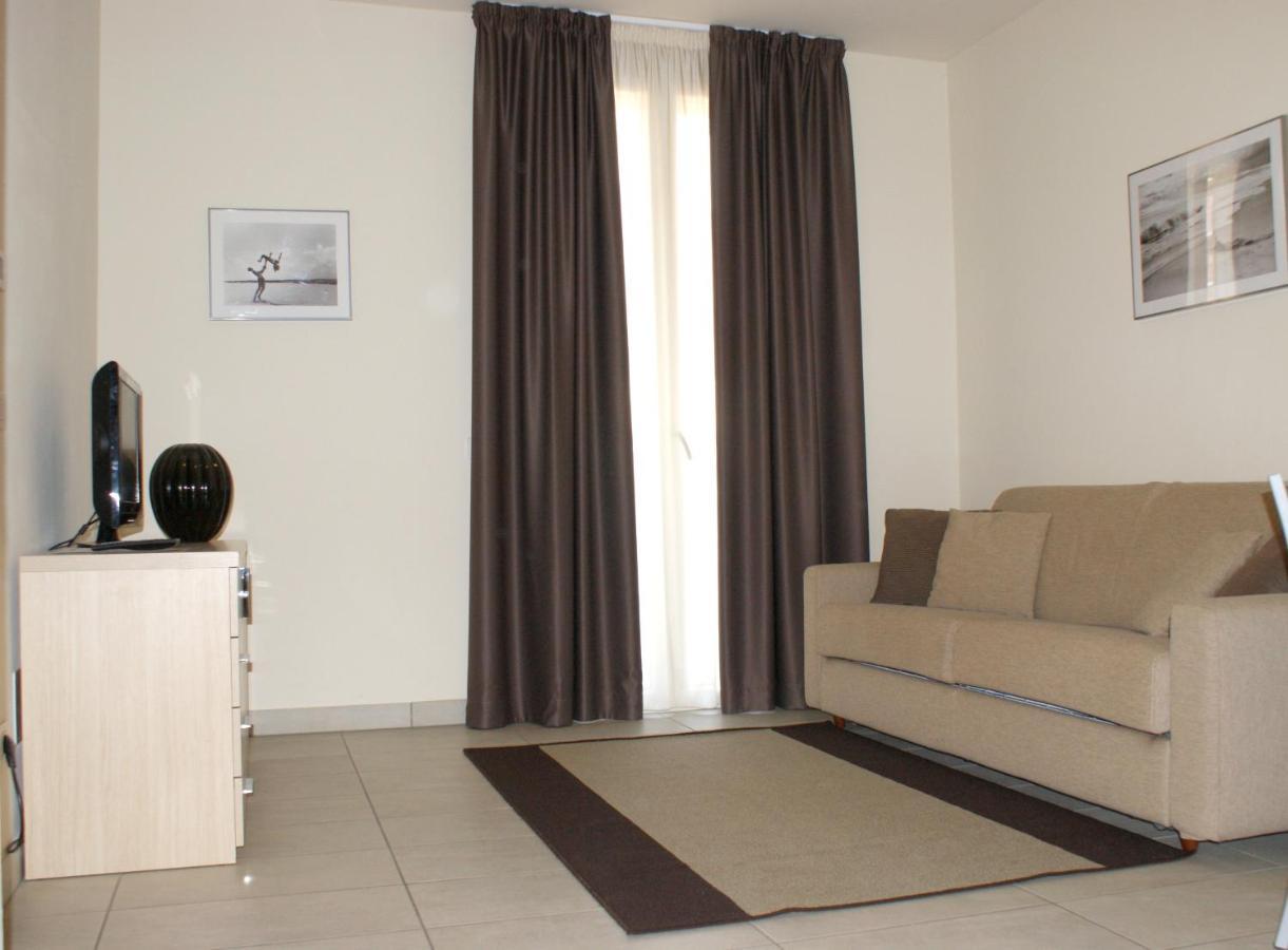 Residence Belmare Rimini Exteriör bild