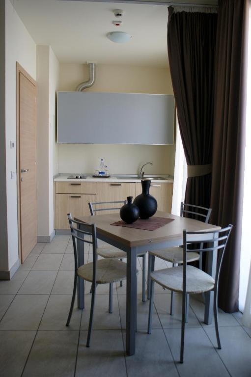 Residence Belmare Rimini Rum bild
